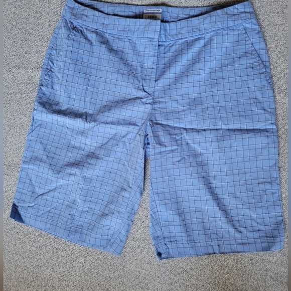 IZOD Golf ClassicBlue Checkered Women's Shorts Size 8 Used good Condition - Picture 1 of 11